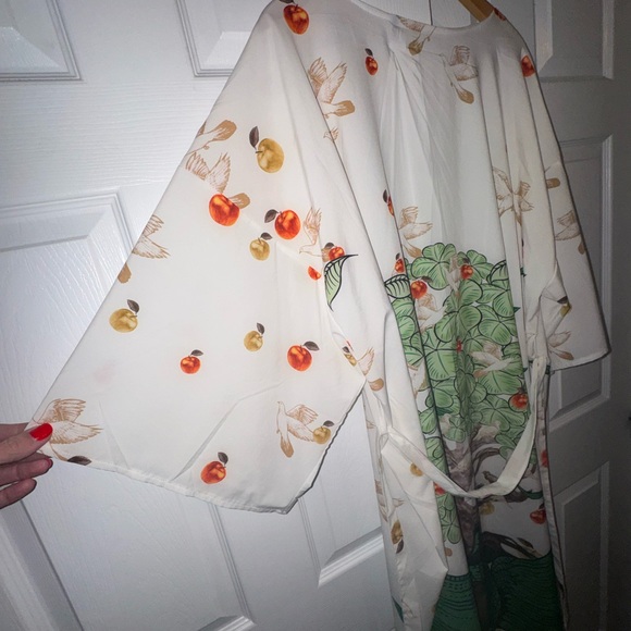 Floral Green and Cream Kimono Robe - Picture 4 of 8